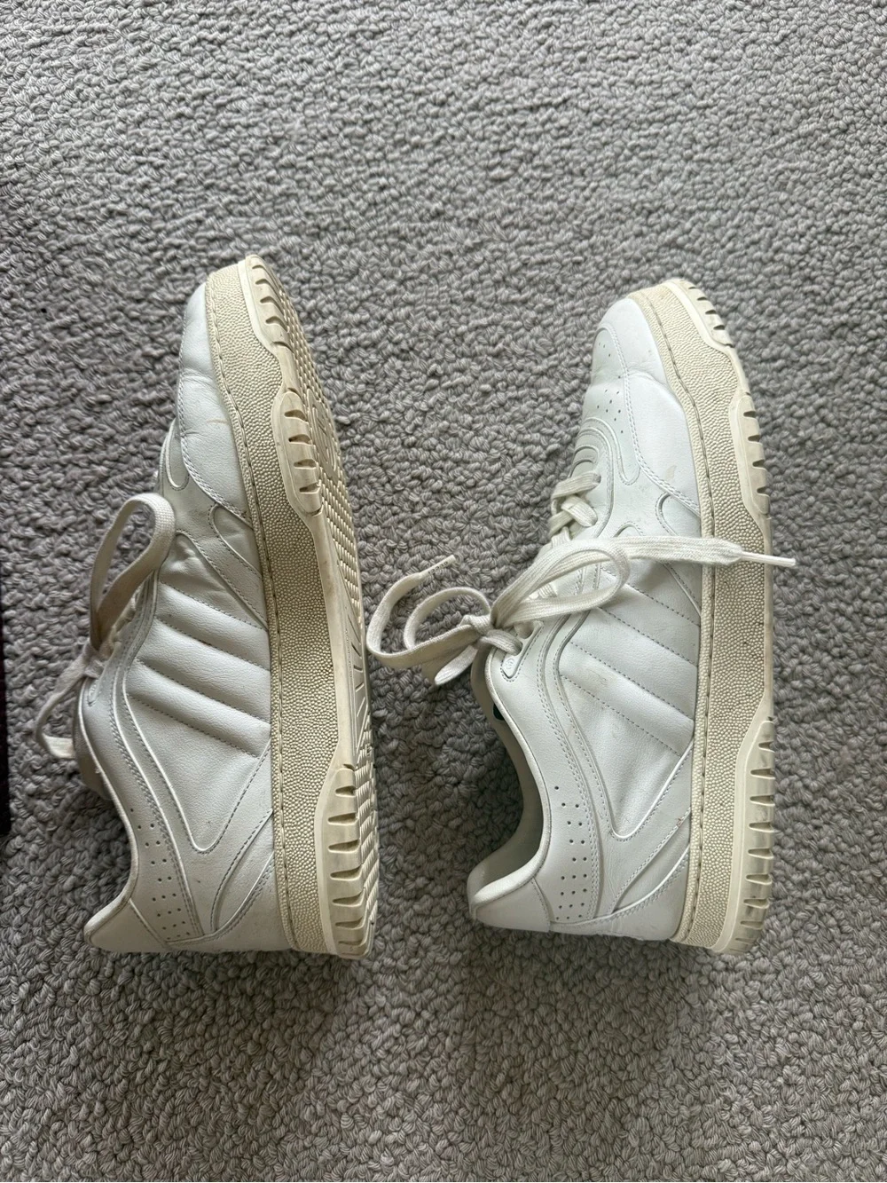 Gucci Men’s  White Leather Sneakers with Green-Red Heel Detail